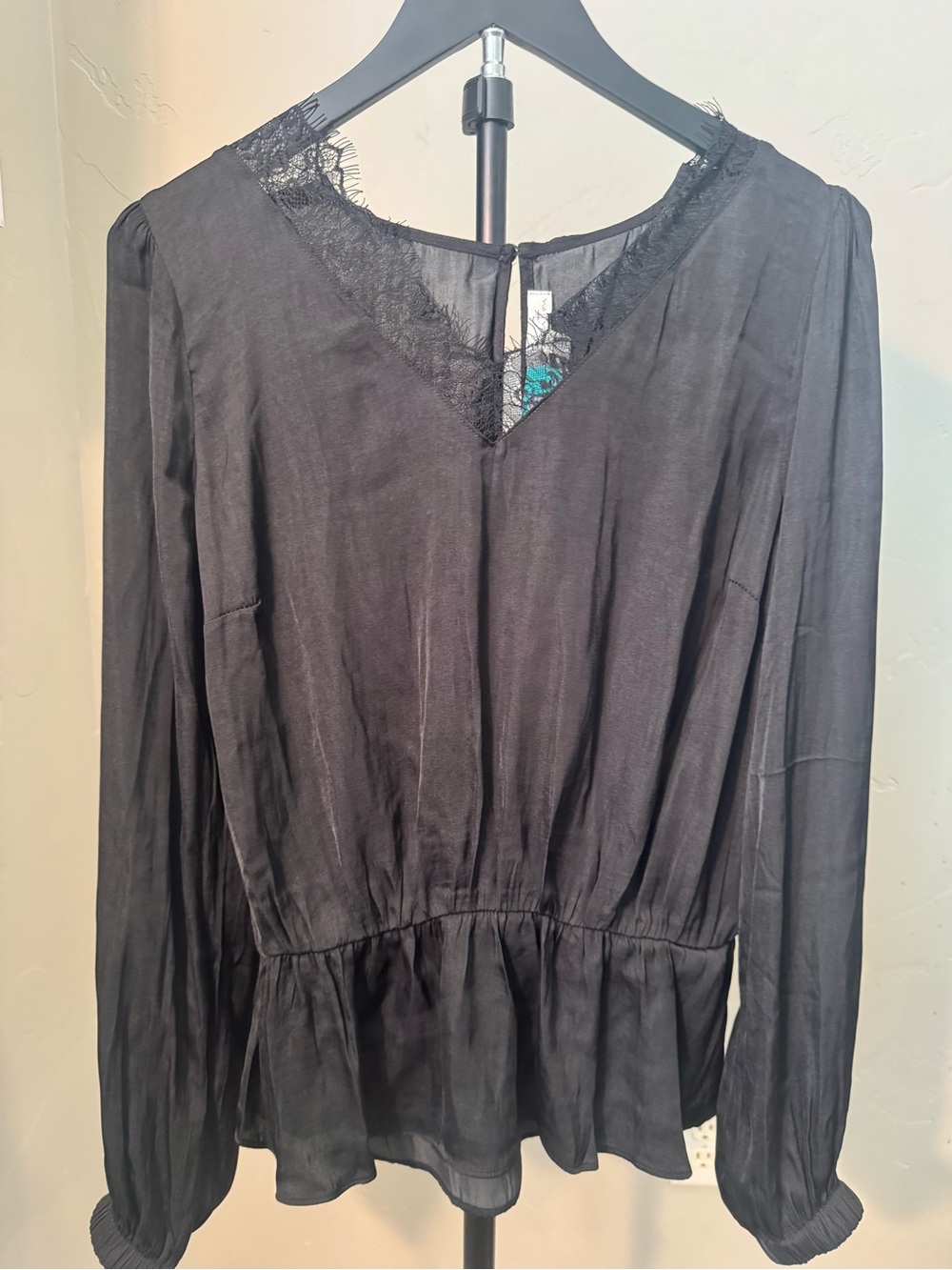 NWT Nine Britton Black Satin Lace Trim Peplum Blouse Long Sleeve Medium